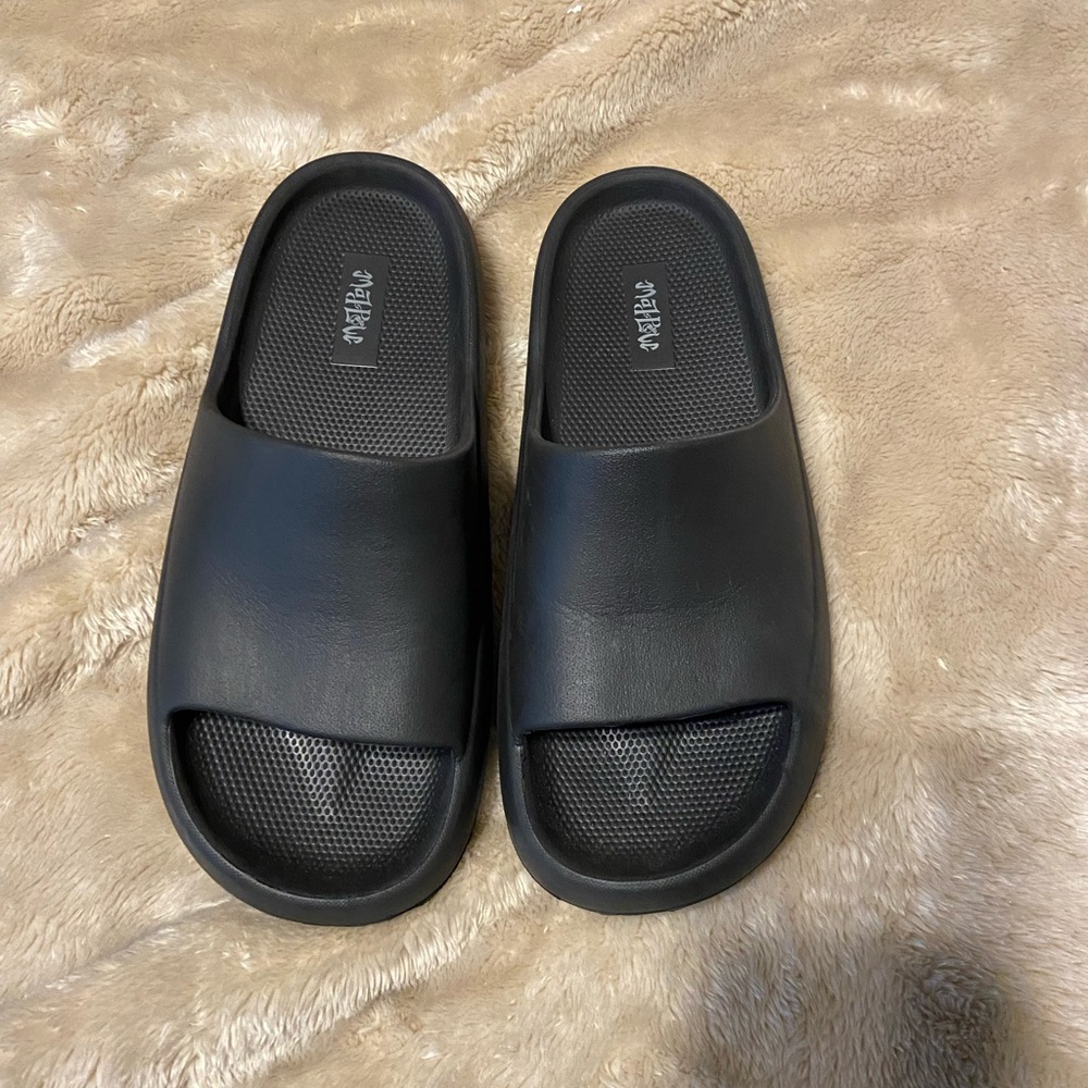 EUC slide sandals